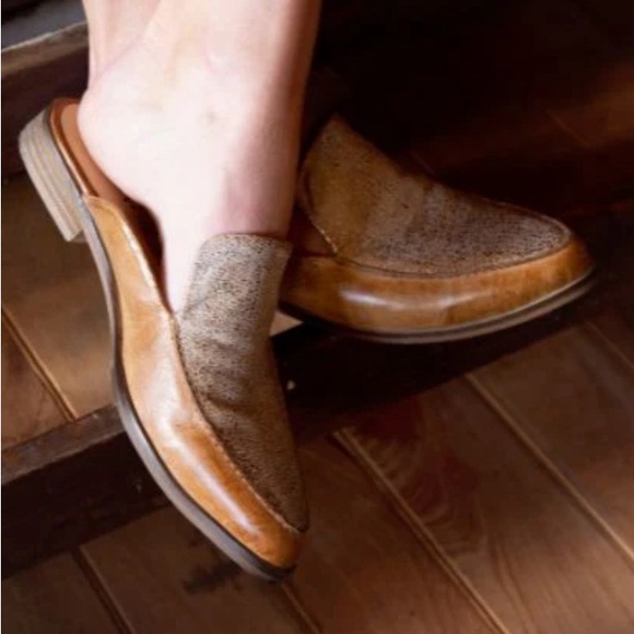 DIBA True “Art Easel Crinkle Leather Mule” NIB - Picture 7 of 8